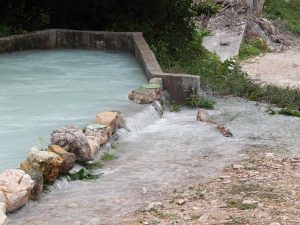 PARAÍSO: Canal Nizaito se desborda; derrama miles galones de agua