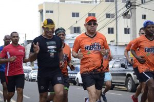 Maratonista logra hazaña al dar 205 vueltas parque de SFM Maratonista logra hazaña al dar 205 vueltas parque de SFM