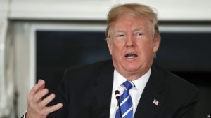 EEUU: Trump a favor mayor revisión antecedentes para comprar armas