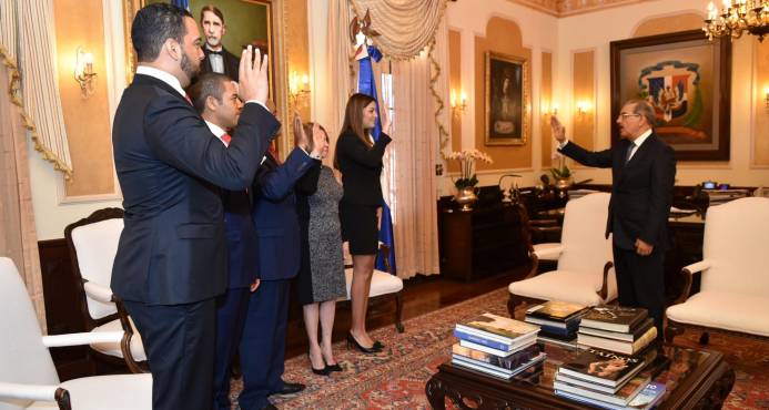 Medina juramenta comisión regula prácticas desleales imagen