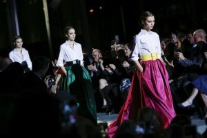 El buen gusto de Oscar de la Renta deslumbra Semana de la Moda El buen gusto de Oscar de la Renta deslumbra Semana de la Moda