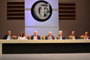 Manuel Salvador Gautier recibe Premio Literatura Manuel Salvador Gautier recibe Premio Literatura