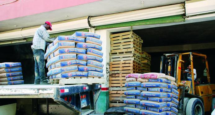 Ferreteros denuncian caída de ventas y alzas de precios imagen