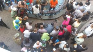 Se lanza hombre esposado tercera planta de fiscalía SDE en Invivienda