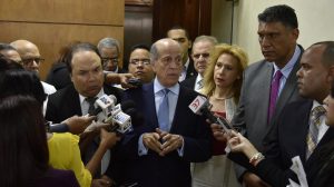 Oposición: DM acude este martes al Congreso debilitado por corrupción