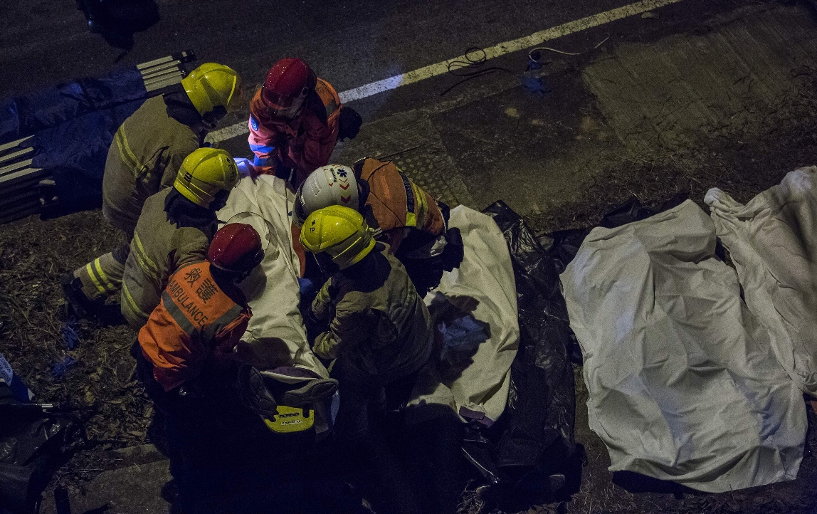 HONG KONG: Al menos 18 muertos y 62 heridos en accidente de autobús imagen
