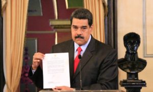 VENEZUELA: Maduro dice a Cumbre en Perú «por aire, tierra o mar»