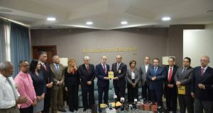 Bloque opositor entrega JCE versión leyes Partidos Políticos y Electoral