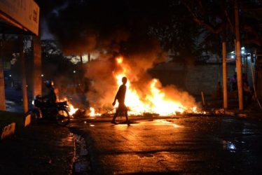 Continúan las protestas en Pantoja; reportan siete heridos y 35 detenidos
