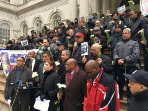 NUEVA YORK: Coalición de taxistas realiza vigilia frente a la Alcaldía