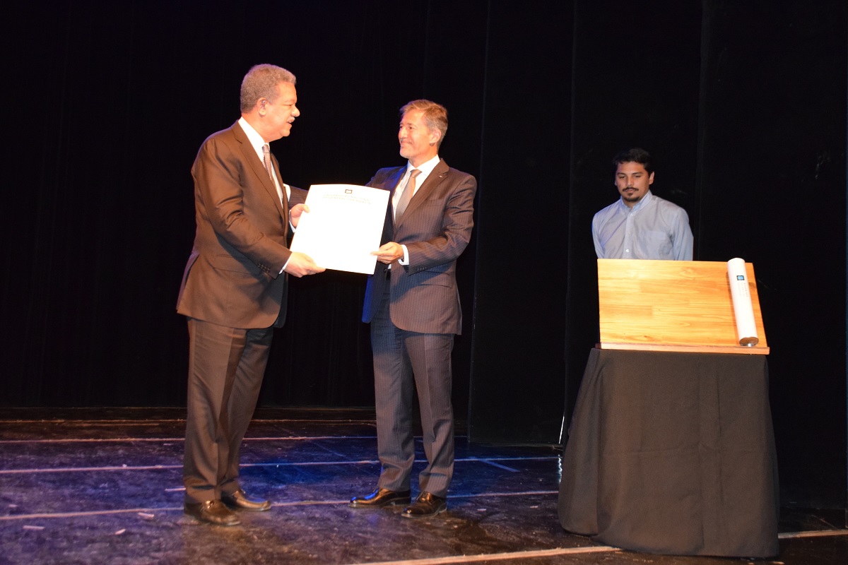 Universidad de Argentina inviste a Leonel como Doctor Honoris Causa imagen