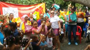 Fundación Janet Luzón dona comida y artículos a pobres RD Fundación Janet Luzón dona comida y artículos a pobres RD