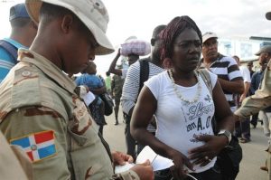 Mayoría de dominicanos cree que se debe prohibir entrada de haitianos