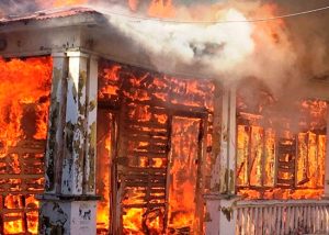 BOCA CHICA: Mueren quemadas dos niñas estaban solas en vivienda