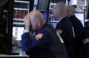 La bolsa se desploma tras anuncio de Trump, por miedo a guerra con China La bolsa se desploma tras anuncio de Trump, por miedo a guerra con China