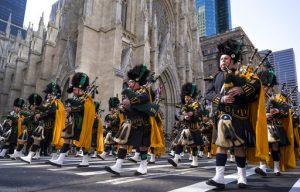 NUEVA YORK: Manhattan vibra con desfile del Día de San Patricio