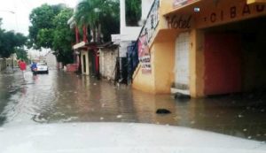 Lluvias en el norte de R.Dominicana desplazan 2,750 personas sus casas