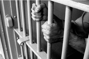 Condenan a 10 años chófer amenazaba exempleadora