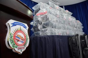 Incautan 24 kilos de cocaína a dos extranjeros en el AILA