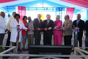 Medina entrega remozado hospital municipal en Polo, Barahona
