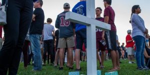 EEUU: Trump culpa clase política no apoyar medidas seguridad escuelas