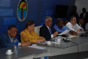 PRD adopta 15 resoluciones para impulsar su dinamización