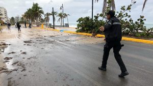 PUERTO RICO: Clausuran calles zona costera de San Juan por fuerte oleaje