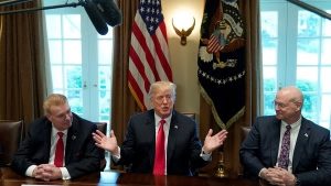 Trump desafía a la UE y amenaza con impuestos en sector automotor Trump desafía a la UE y amenaza con impuestos en sector automotor