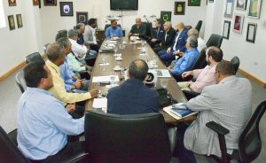 Equipos inscriben jugadores y presentan uniformes para basket superior del DN Equipos inscriben jugadores y presentan uniformes para basket superior del DN