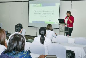 Seis laboratorios cumplen normas establecidas  