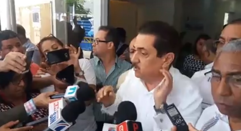 Suspenden convención PRM en NY luego de trifulca entre dirigentes; también hubo problemas en la RD imagen