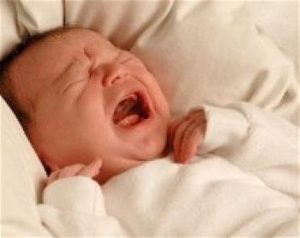 Bebé de 9 meses es hallado llorando en plena calle Bebé de 9 meses es hallado llorando en plena calle