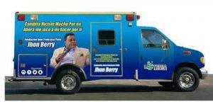 CAMBITA GARABITOS: John Berry dona ambulancia al hospital municipal