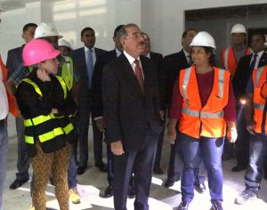 Medina supervisa los trabajos de construcción CAID S. Domingo Este Medina supervisa los trabajos de construcción CAID S. Domingo Este