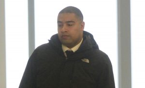 Arrestan policía se masturbaba frente a sus compañeras