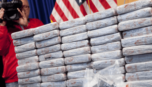 Acusan de tráfico de drogas a seis vinculados a cartel mexicano