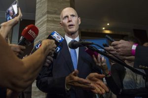 EE.UU.: Congreso de Florida aprueba ley que permite armar a maestros