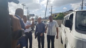 El médico Julio Gómez y su sobrino Jhon Arias salen de prisión