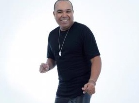 Freddy Acosta busca espacio en el merengue solista