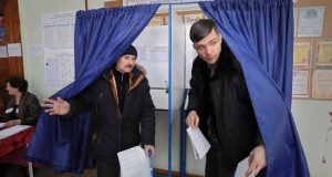 MOSCU: Abren colegios electorales para las presidenciales rusas