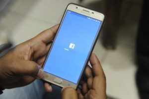 Facebook entrega documentos a la justicia de NY por escándalo de datos