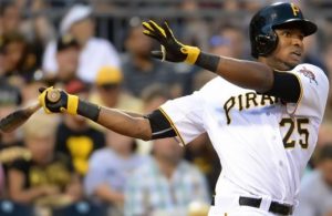 Gregory Polanco y Carlos Santana conectan jonrones Gregory Polanco y Carlos Santana conectan jonrones