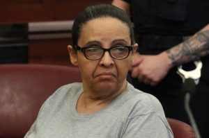 Informe hace llorar a dominicana acusada de matar niños