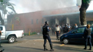 VENEZUELA: 78 muertos por incendio en un motín en cárcel de Carabobo