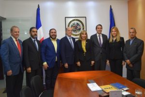 Dirigentes opositores dominicanos se reúnen con representante de la OEA
