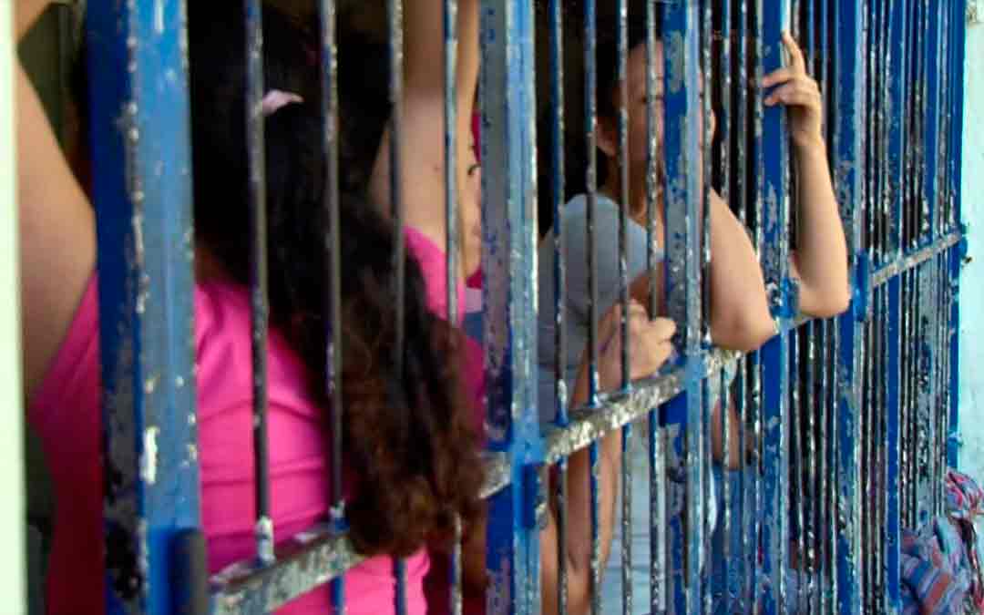 Arrestan hermanas colombianas por alijo de 800 kilogramos de drogas imagen