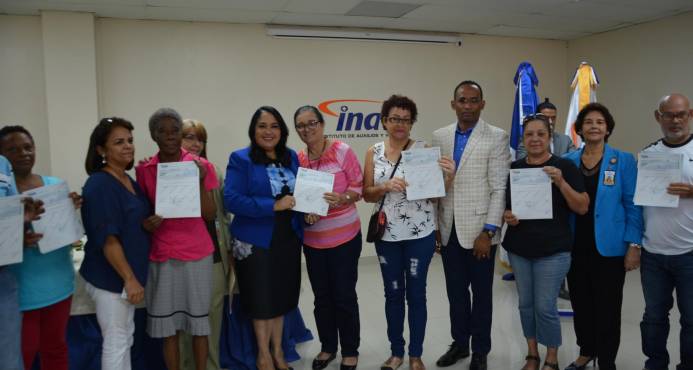 Docentes reciben recursos económicos por cesantía, invalidez y seguro de vida imagen