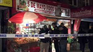 Muere hispano en balacera supermercado de Queens