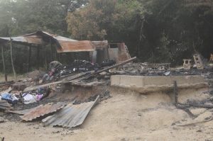 NAVARRETE: Queman casa haitianos tras choque murió dominicano