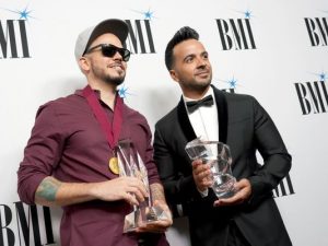 Luis Fonsi y Residente son honrados Premios BMI Latin